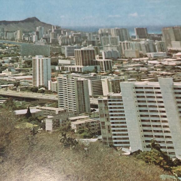 60/70s Exploring Hawaii Book 1 Oahu Cool guide book in pictures. Flowers & Surf - Picture 8 of 17